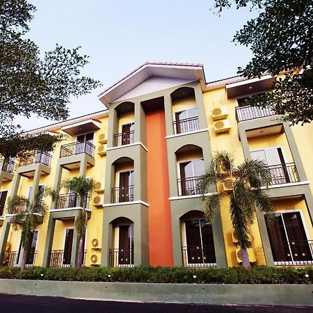 บีทู บุรีรัมย์ บูทิก แอนด์ บัดเจ็ต โฮเต็ล Hotel ภายนอก รูปภาพ